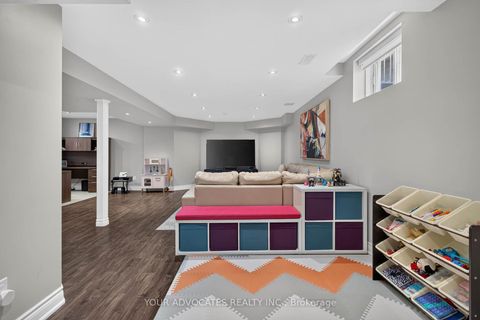 Photo 26 at 228 Twin Hills Crescent, Vellore Village, Vaughan