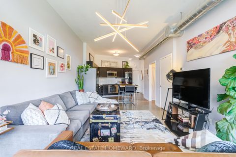 Photo 3 at 310 - 549 King Street E, Moss Park, Toronto