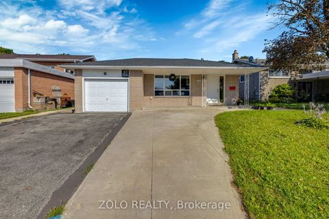 Photo 2 at 43 Davies Crescent, Grove East, Barrie