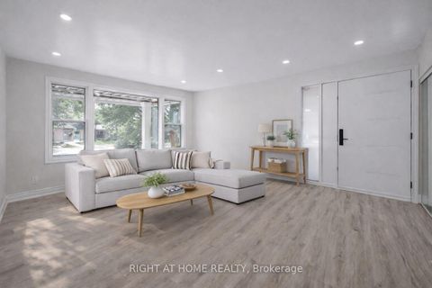 Photo 2 at 225 Essex Avenue, Harding, Richmond Hill