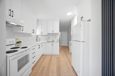 Photo 8 at 1147 Dufferin Street, Junction, Toronto