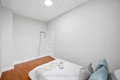 Photo 15 at 1147 Dufferin Street, Junction, Toronto