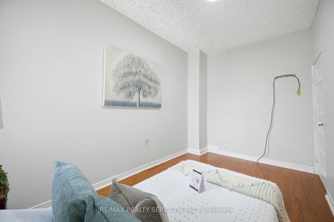 Photo 16 at 1147 Dufferin Street, Junction, Toronto