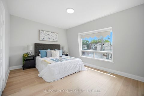 Photo 20 at 1147 Dufferin Street, Junction, Toronto