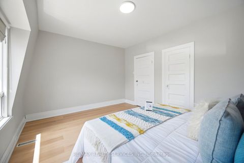Photo 22 at 1147 Dufferin Street, Junction, Toronto