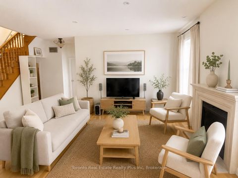 Photo 4 at 7 Braehead Drive, Jefferson, Richmond Hill