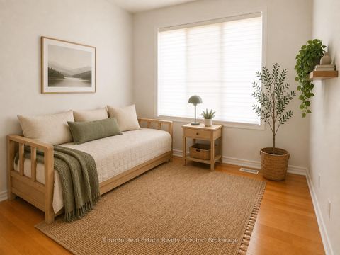 Photo 5 at 7 Braehead Drive, Jefferson, Richmond Hill
