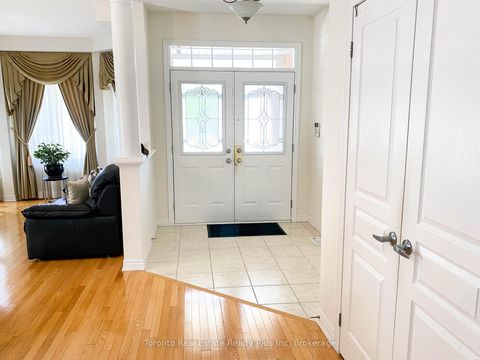 Photo 11 at 7 Braehead Drive, Jefferson, Richmond Hill
