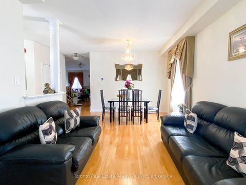 Photo 13 at 7 Braehead Drive, Jefferson, Richmond Hill