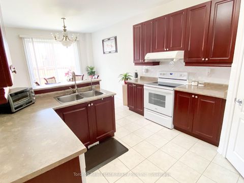 Photo 14 at 7 Braehead Drive, Jefferson, Richmond Hill