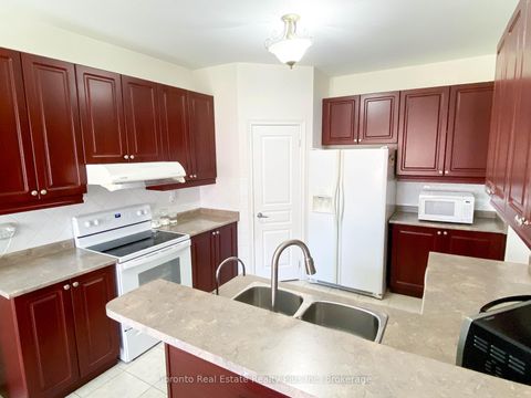 Photo 15 at 7 Braehead Drive, Jefferson, Richmond Hill