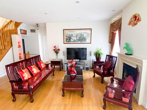 Photo 18 at 7 Braehead Drive, Jefferson, Richmond Hill