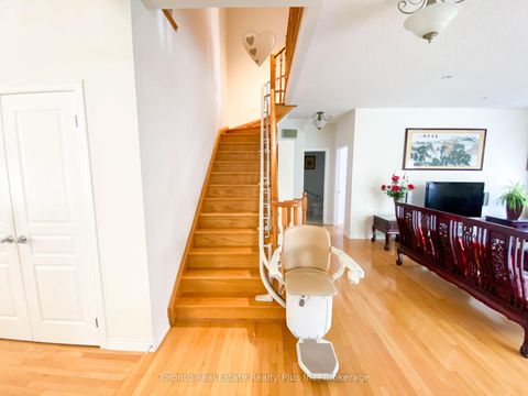 Photo 20 at 7 Braehead Drive, Jefferson, Richmond Hill