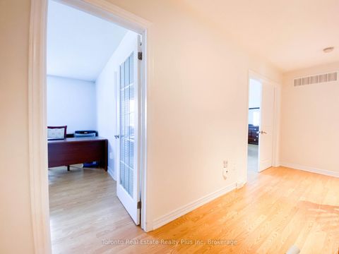 Photo 25 at 7 Braehead Drive, Jefferson, Richmond Hill