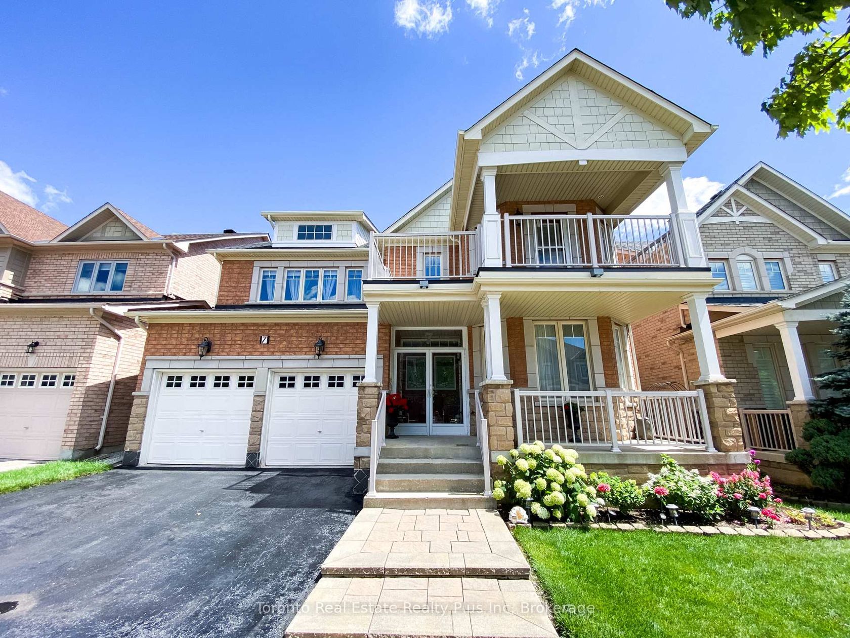 7 Braehead Drive, Jefferson, Richmond Hill photo number 2