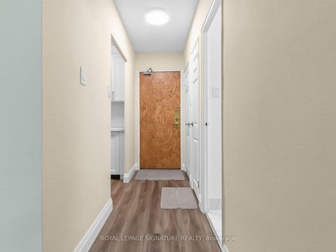 Photo 3 at 106 - 1901 Bayview Avenue, Leaside, Toronto
