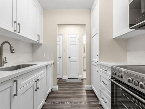 Photo 4 at 106 - 1901 Bayview Avenue, Leaside, Toronto