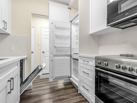 Photo 5 at 106 - 1901 Bayview Avenue, Leaside, Toronto