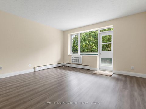 Photo 7 at 106 - 1901 Bayview Avenue, Leaside, Toronto
