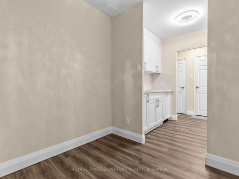 Photo 10 at 106 - 1901 Bayview Avenue, Leaside, Toronto