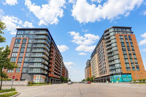 Photo 1 at Th102 - 100 Eagle Rock Way, Maple, Vaughan
