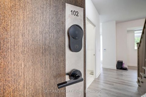 Photo 4 at Th102 - 100 Eagle Rock Way, Maple, Vaughan