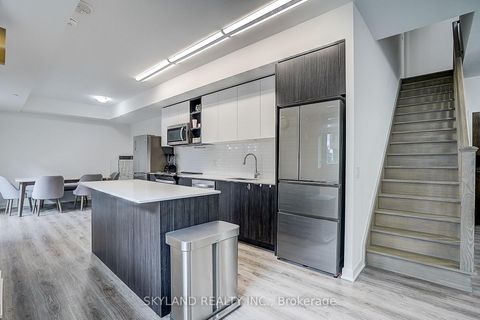 Photo 6 at Th102 - 100 Eagle Rock Way, Maple, Vaughan