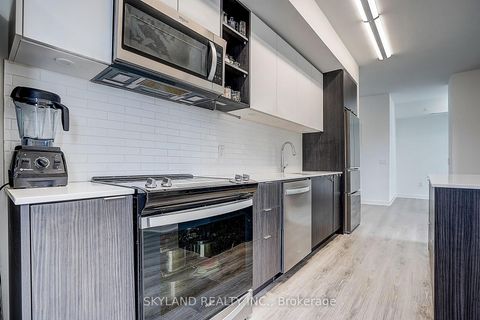 Photo 7 at Th102 - 100 Eagle Rock Way, Maple, Vaughan