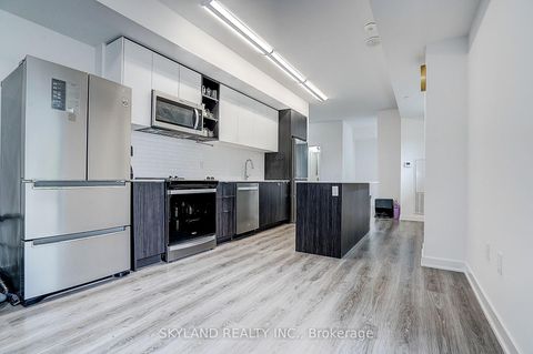 Photo 8 at Th102 - 100 Eagle Rock Way, Maple, Vaughan