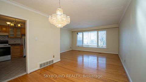 Photo 3 at 9 Caronport Crescent, Donalda, Toronto