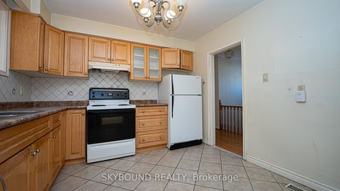 Photo 9 at 9 Caronport Crescent, Donalda, Toronto