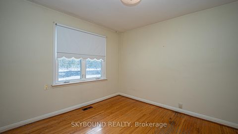 Photo 13 at 9 Caronport Crescent, Donalda, Toronto