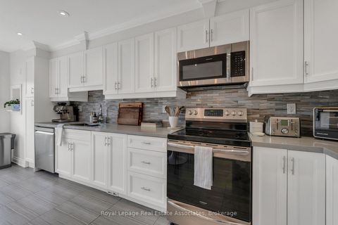 Photo 6 at 8 Prestwick Avenue, Maple, Vaughan