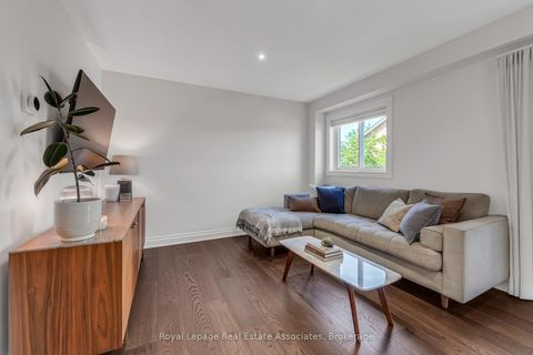 Photo 10 at 8 Prestwick Avenue, Maple, Vaughan