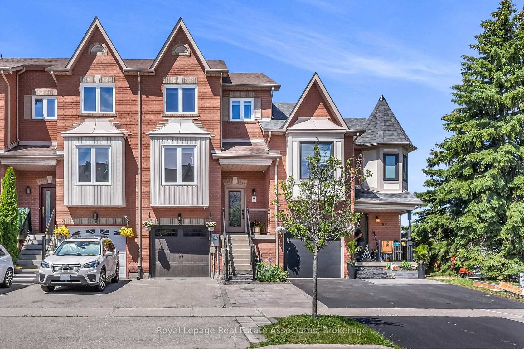 8 Prestwick Avenue, Maple, Vaughan photo number 2