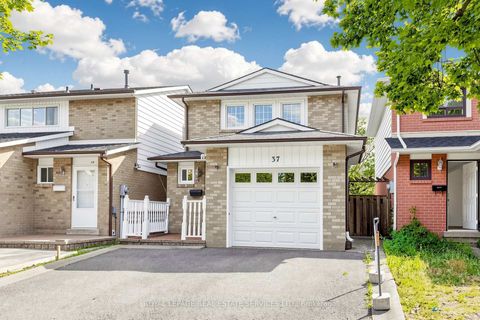 Photo 4 at 37 Woodsview Avenue, Clairville, Toronto