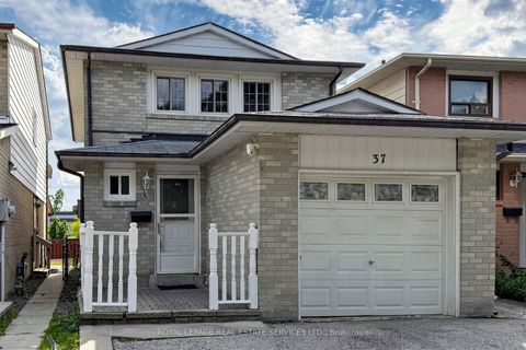Photo 5 at 37 Woodsview Avenue, Clairville, Toronto