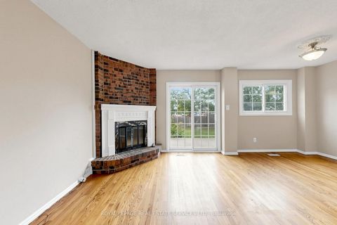 Photo 7 at 37 Woodsview Avenue, Clairville, Toronto