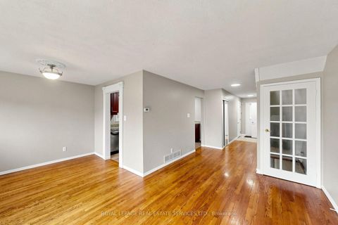 Photo 11 at 37 Woodsview Avenue, Clairville, Toronto
