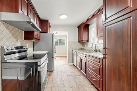 Photo 14 at 37 Woodsview Avenue, Clairville, Toronto