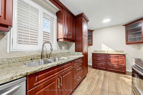 Photo 15 at 37 Woodsview Avenue, Clairville, Toronto