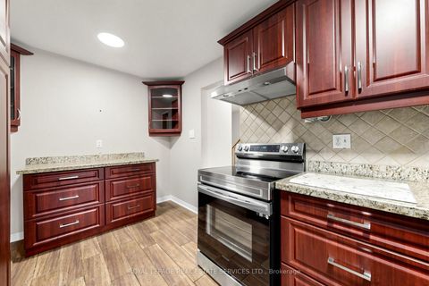 Photo 16 at 37 Woodsview Avenue, Clairville, Toronto
