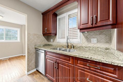 Photo 17 at 37 Woodsview Avenue, Clairville, Toronto