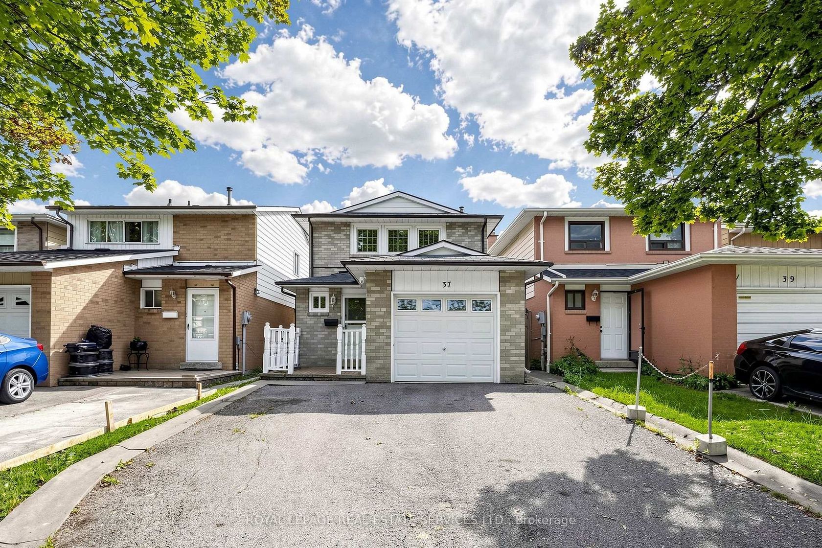37 Woodsview Avenue, Clairville, Toronto photo number 2