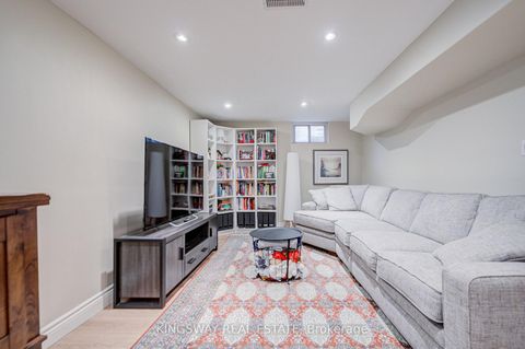Photo 33 at 20 Wigmore Drive, Victoria Village, Toronto