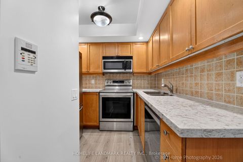 Photo 7 at 829 - 15 NORTHTOWN Way, Willowdale East, Toronto