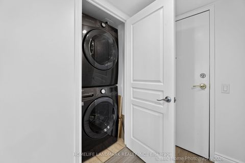 Photo 11 at 829 - 15 NORTHTOWN Way, Willowdale East, Toronto