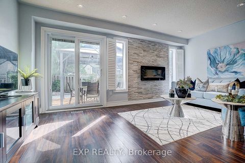 Photo 7 at 626 Walpole Crescent, Wyndham, Newmarket