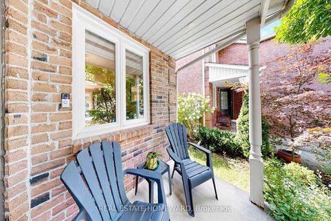 Photo 2 at 242 Badessa Circle, Brownridge, Vaughan