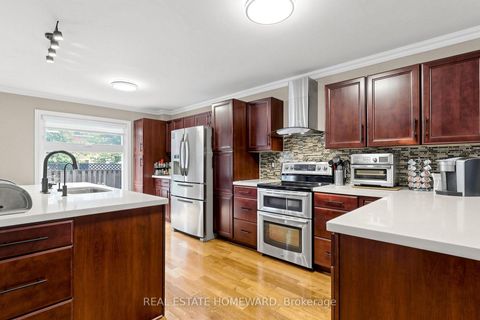 Photo 5 at 242 Badessa Circle, Brownridge, Vaughan